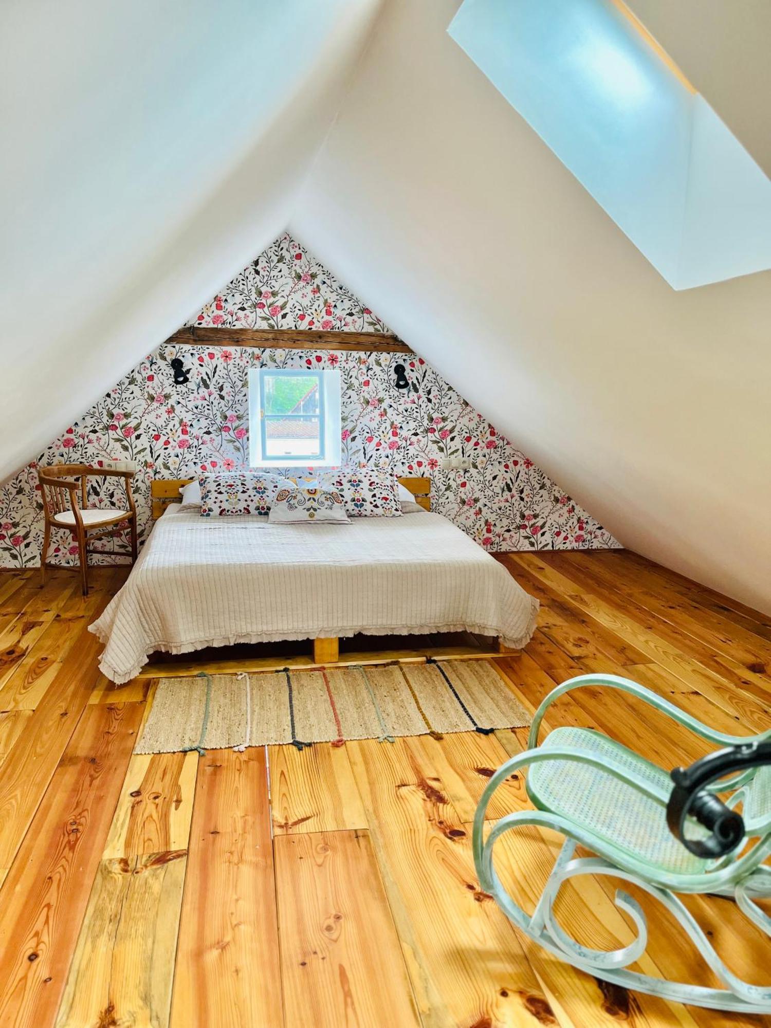 Na Nebi 187 Aparthotel Becov nad Teplou Luaran gambar