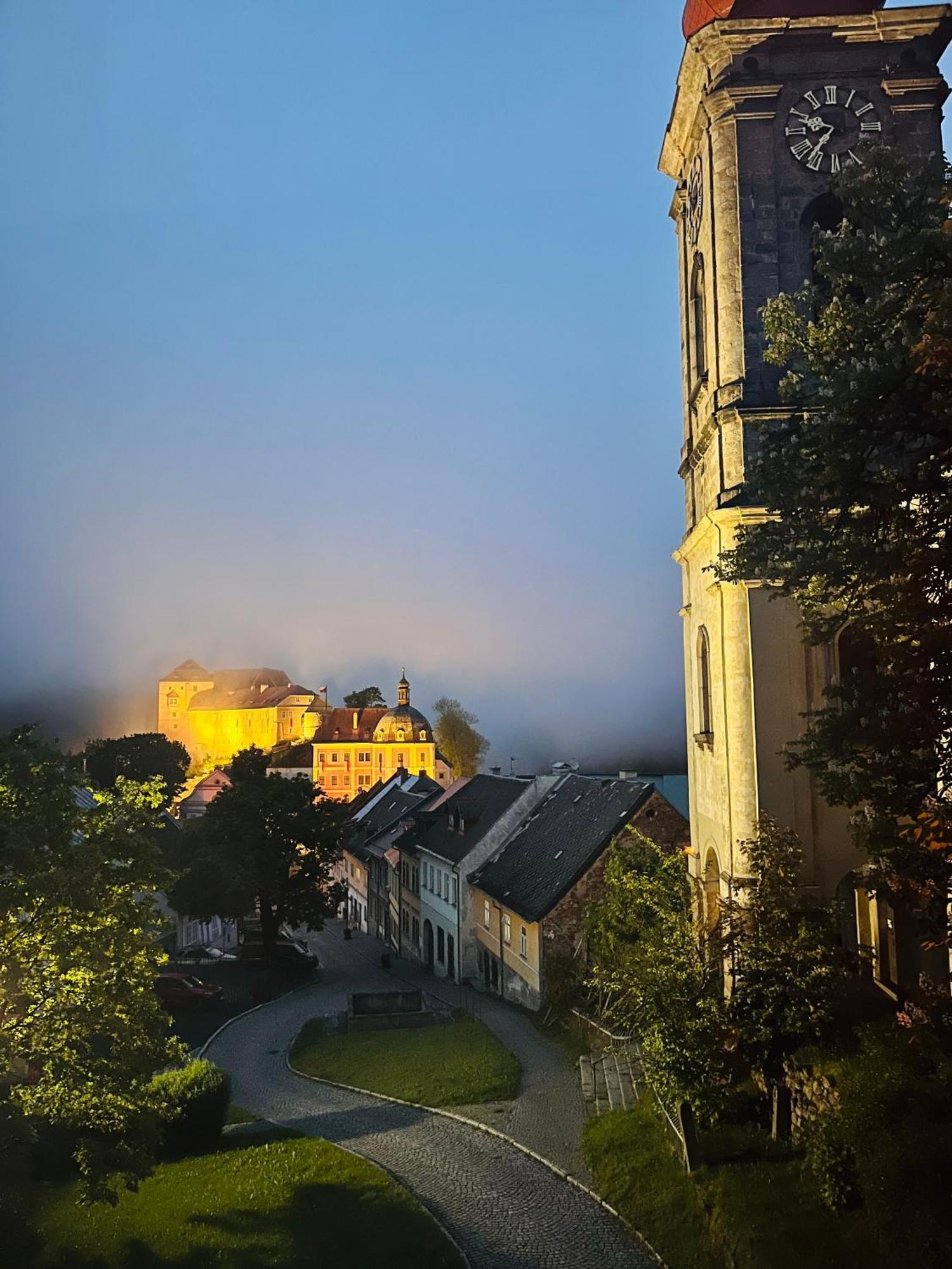 Na Nebi 187 Aparthotel Becov nad Teplou Luaran gambar