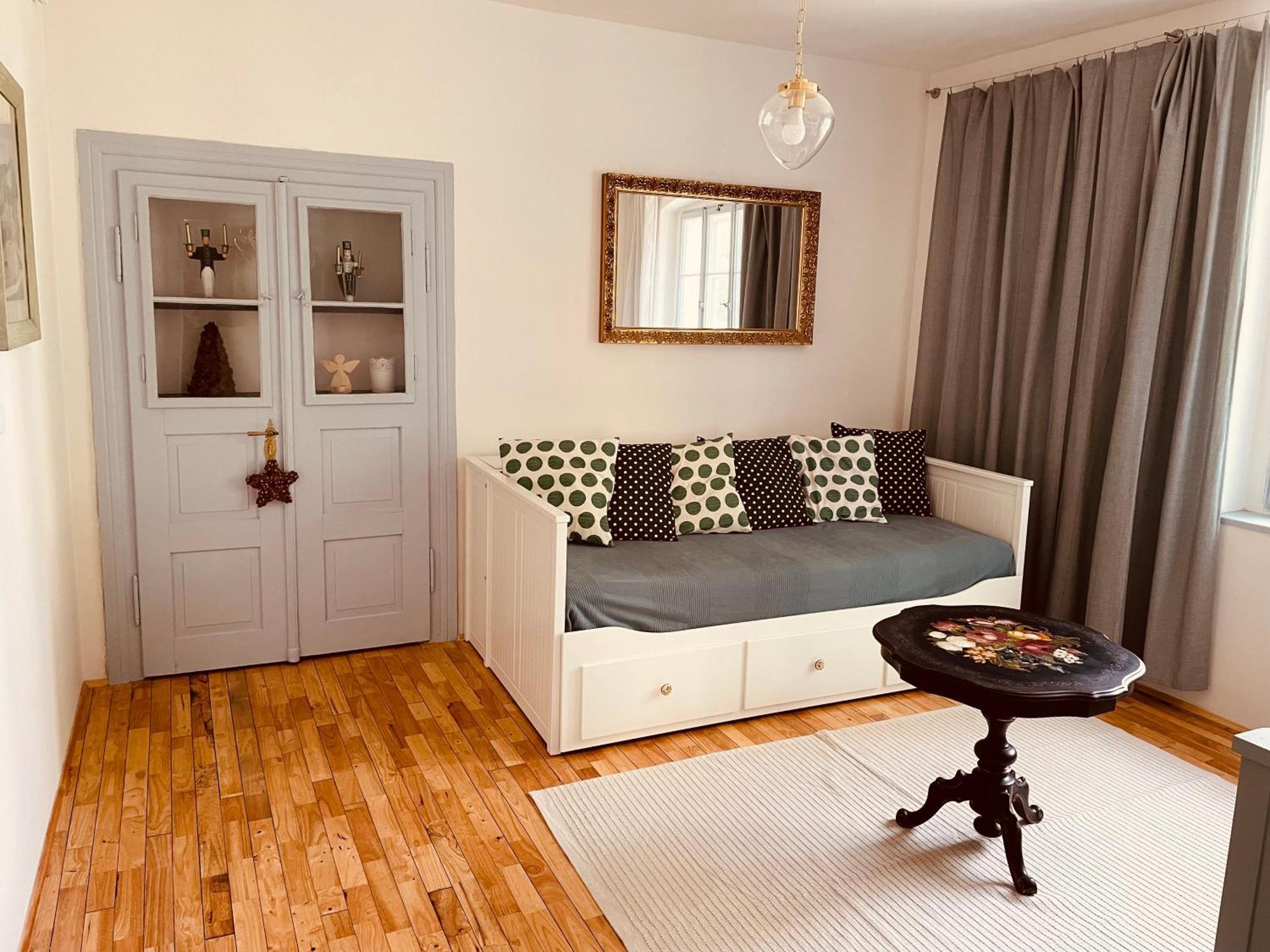Na Nebi 187 Aparthotel Becov nad Teplou Luaran gambar