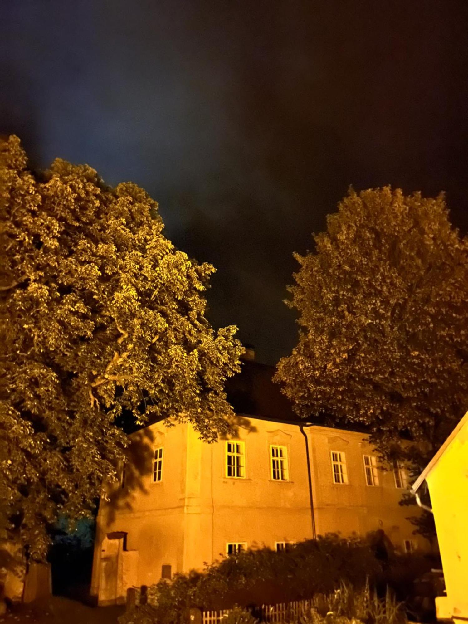 Na Nebi 187 Aparthotel Becov nad Teplou Luaran gambar