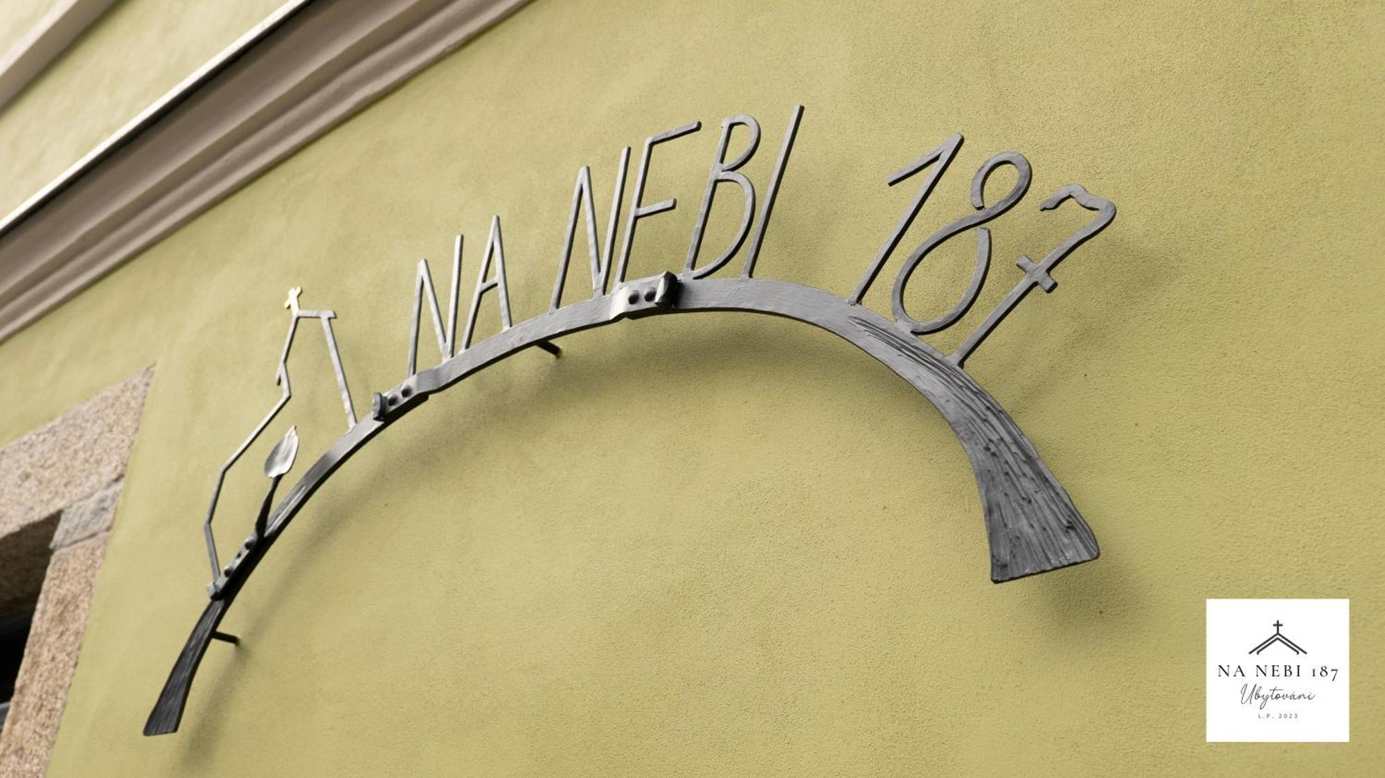 Na Nebi 187 Aparthotel Becov nad Teplou Luaran gambar