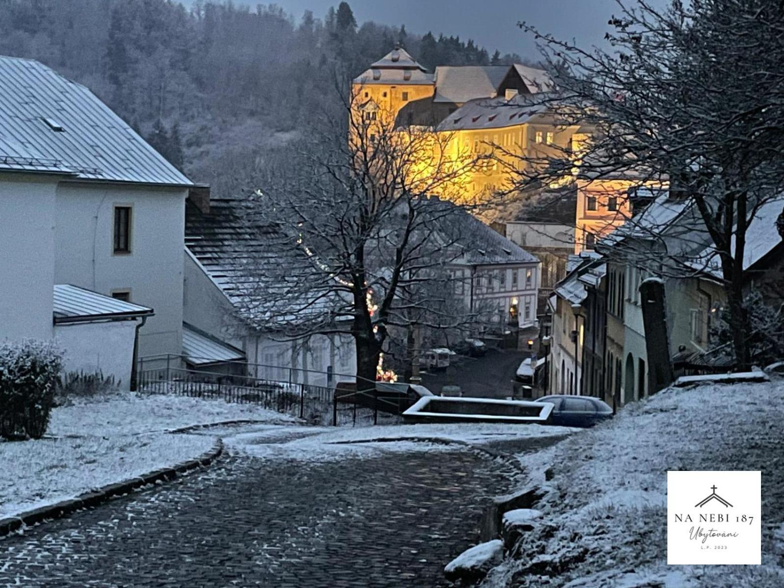 Na Nebi 187 Aparthotel Becov nad Teplou Luaran gambar