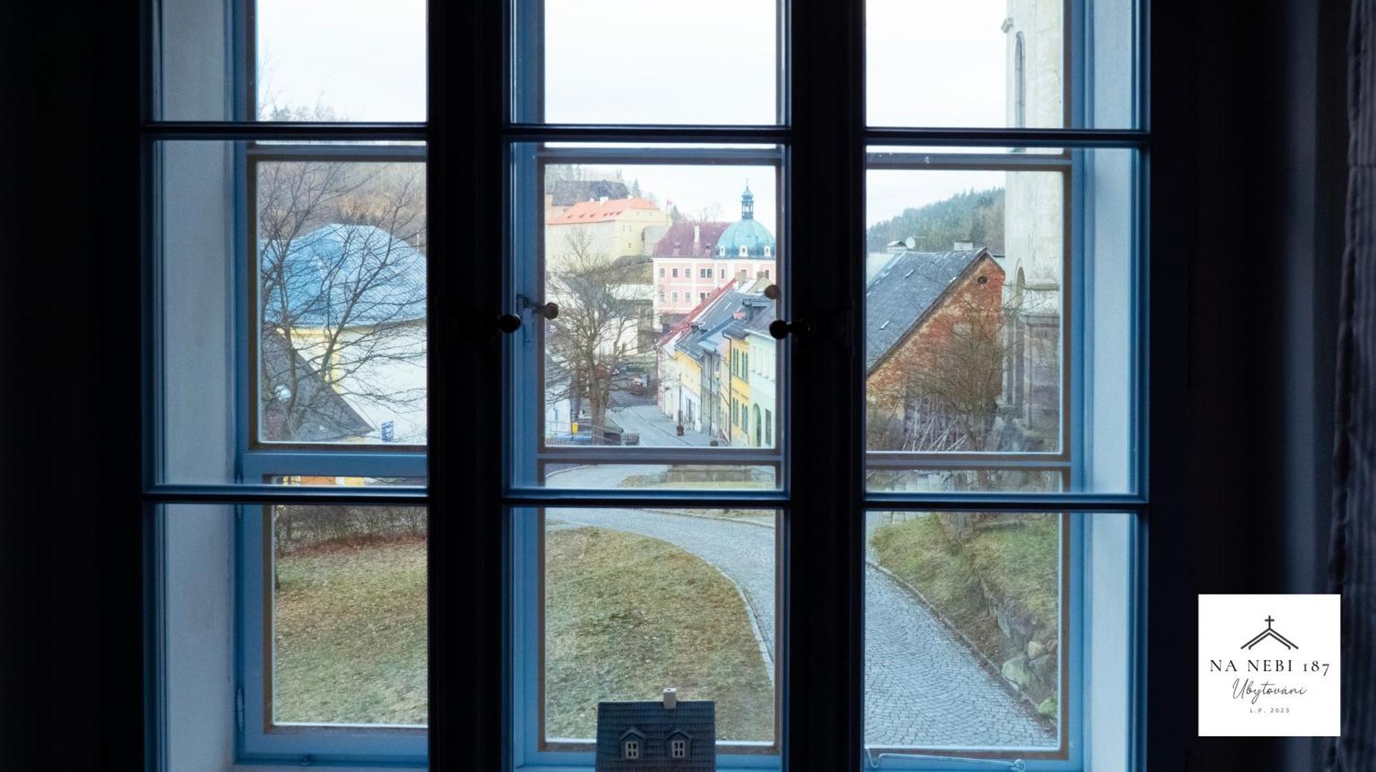 Na Nebi 187 Aparthotel Becov nad Teplou Luaran gambar