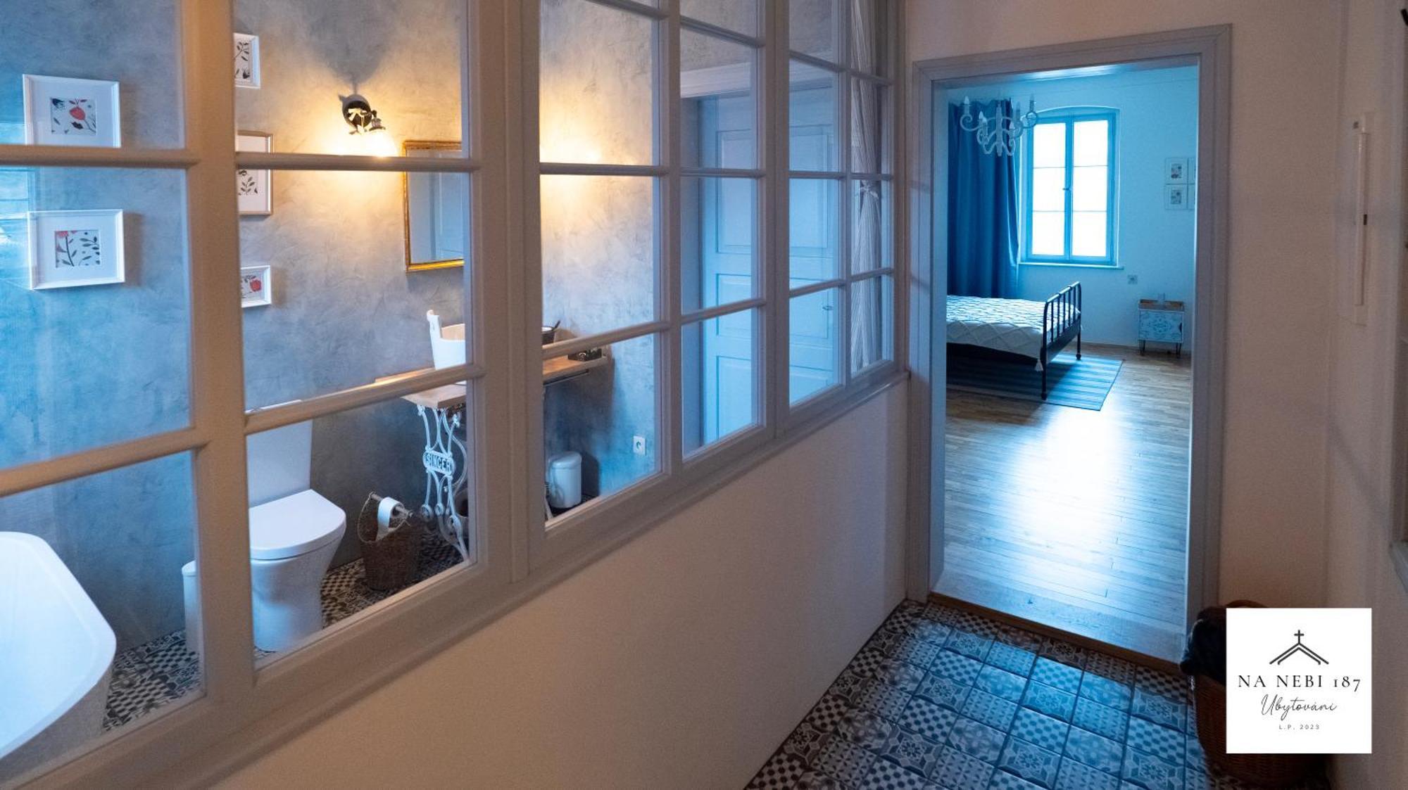Na Nebi 187 Aparthotel Becov nad Teplou Luaran gambar