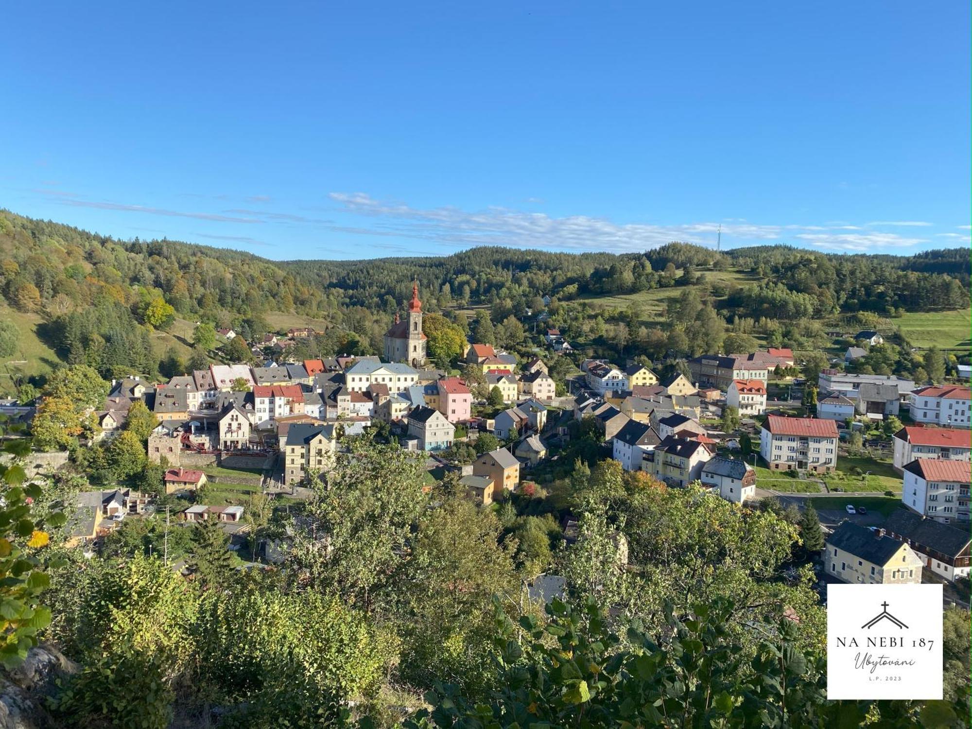 Na Nebi 187 Aparthotel Becov nad Teplou Luaran gambar